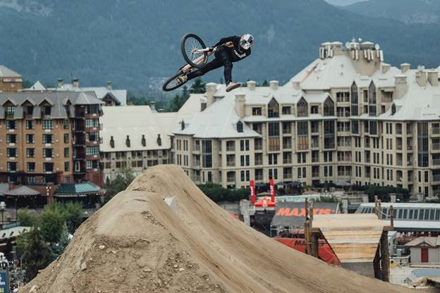 ETNIES' RIDER EMIL JOHANSSON WINS AGAIN!